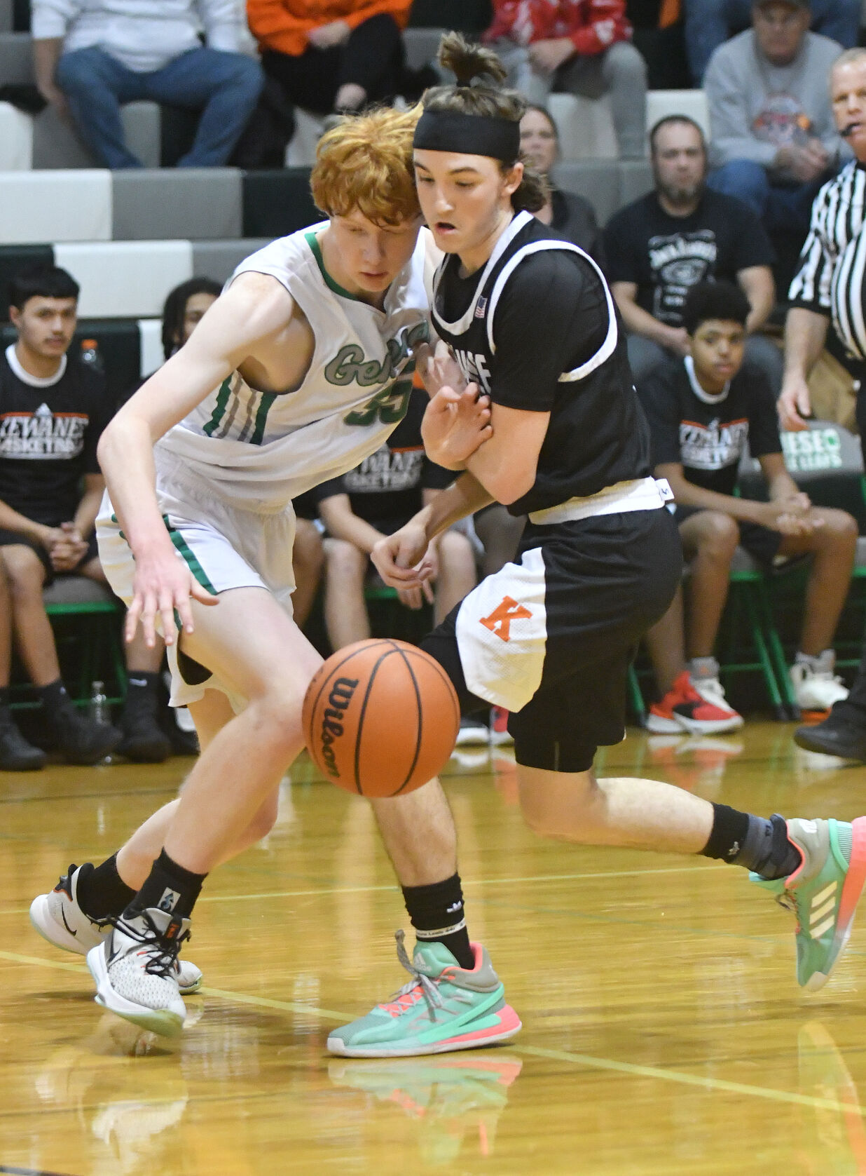 90-year-old Geneseo woman gets college degree 112622-qc-spt-ut-rockridge hoops-178